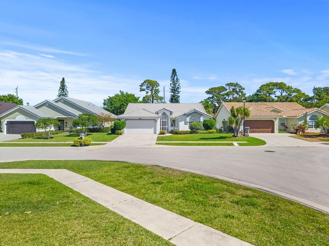 5197 Rosen Boulevard, Boynton Beach, FL 33472