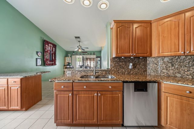 5197 Rosen Boulevard, Boynton Beach, FL 33472