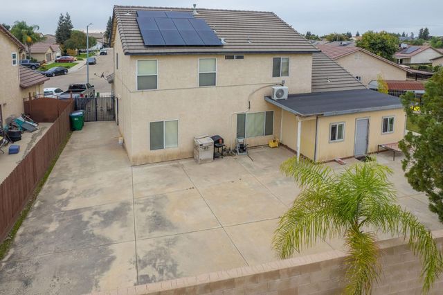 1002 Sequoia Court, Fowler, CA 93625