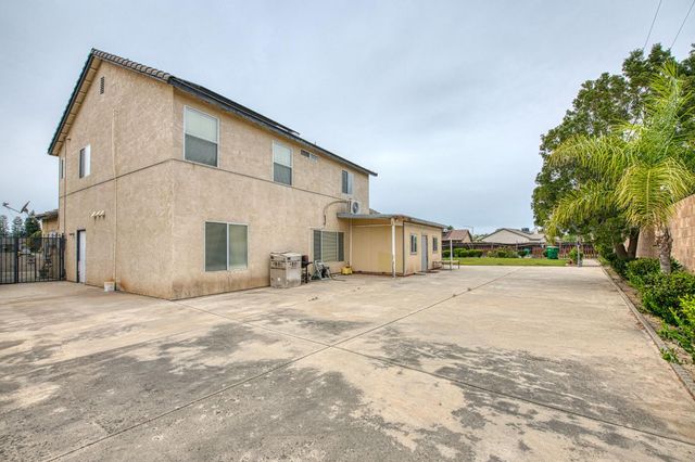 1002 Sequoia Court, Fowler, CA 93625