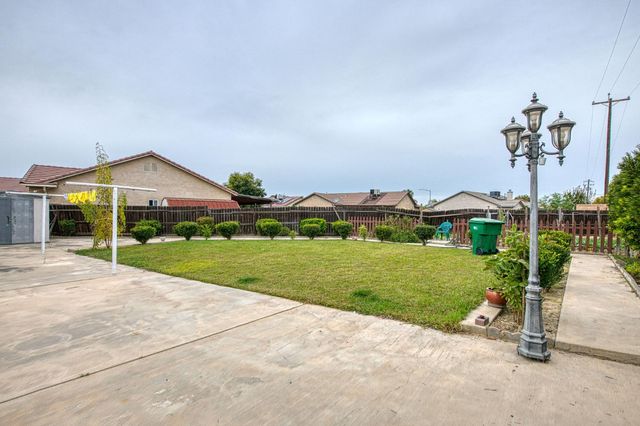 1002 Sequoia Court, Fowler, CA 93625