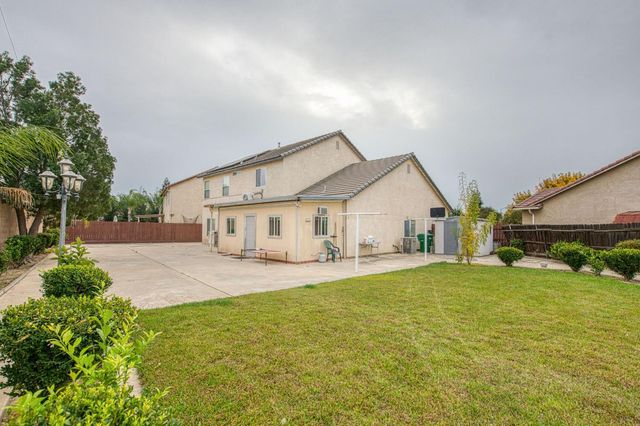 1002 Sequoia Court, Fowler, CA 93625