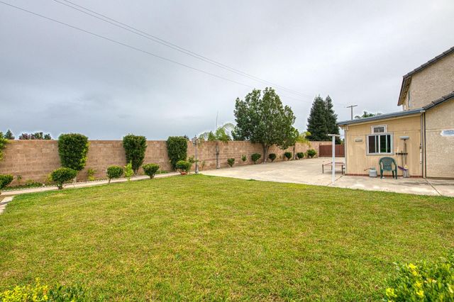 1002 Sequoia Court, Fowler, CA 93625