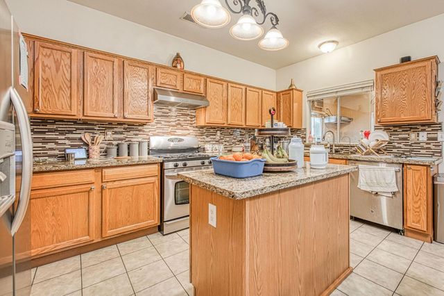 1002 Sequoia Court, Fowler, CA 93625