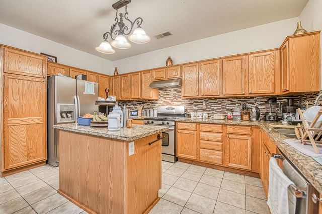 1002 Sequoia Court, Fowler, CA 93625