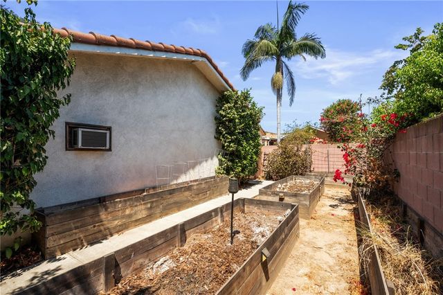1122 Dominguez, Wilmington, CA 90744