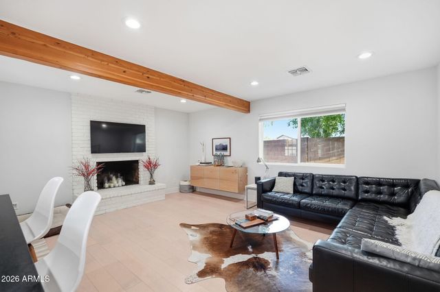 2404 W PAMPA Circle W, Mesa, AZ 85202