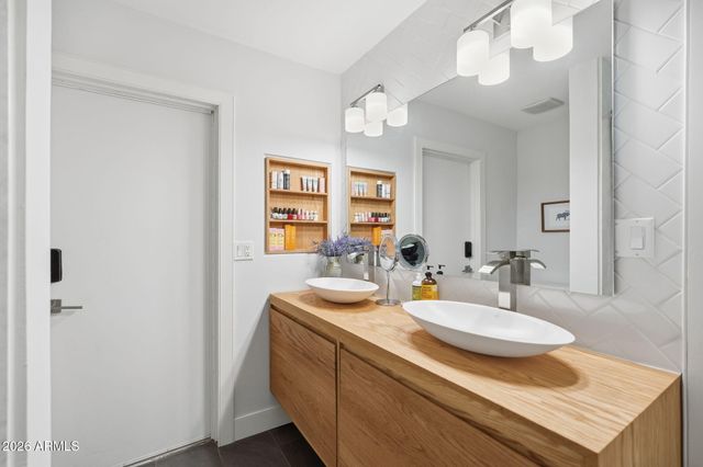 2404 W PAMPA Circle W, Mesa, AZ 85202