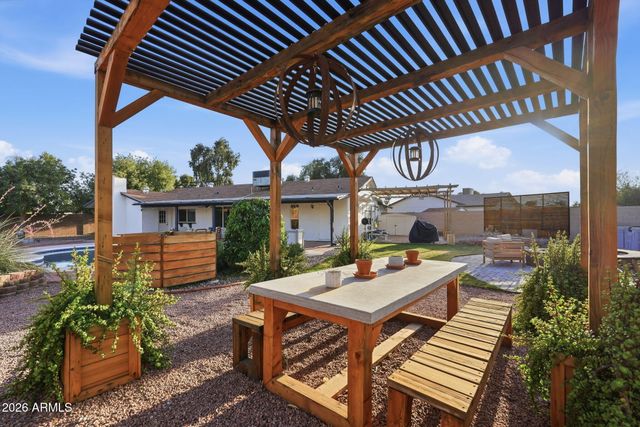 2404 W PAMPA Circle W, Mesa, AZ 85202