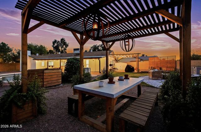 2404 W PAMPA Circle W, Mesa, AZ 85202