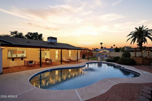 2404 W PAMPA Circle W, Mesa, AZ 85202