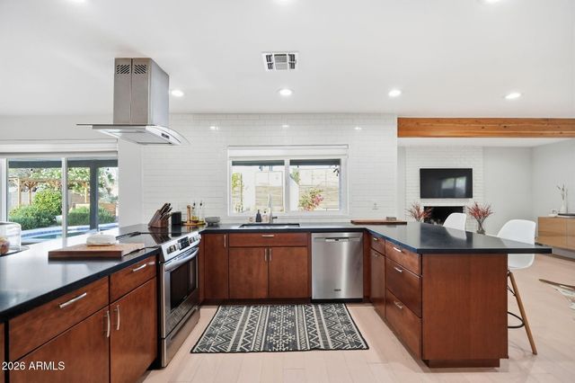 2404 W PAMPA Circle W, Mesa, AZ 85202