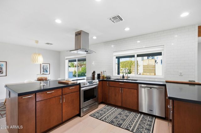 2404 W PAMPA Circle W, Mesa, AZ 85202