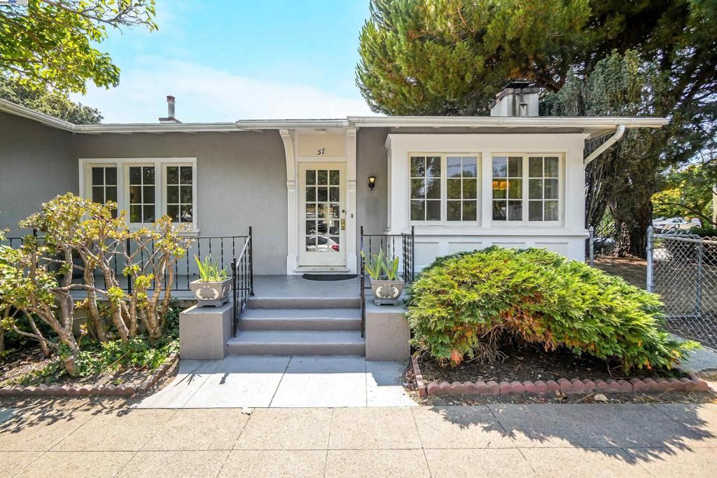 57 Entrada Ave, Oakland, CA 94611