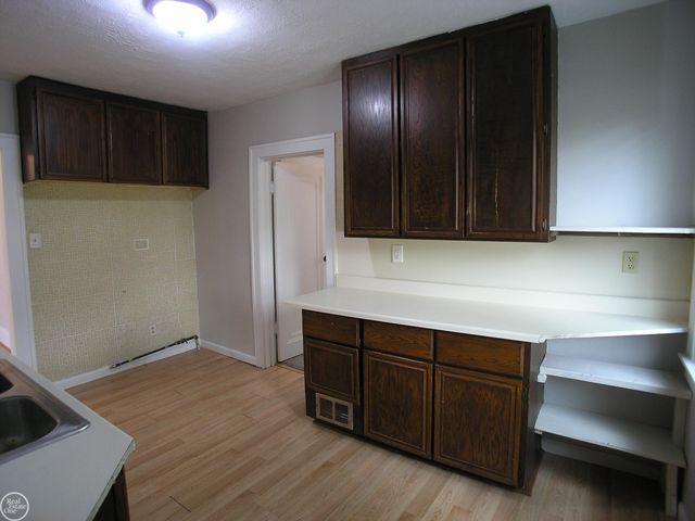 25151 Dodge Street, Roseville, MI 48066