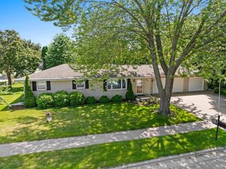 707 E FLORIDA AVENUE, Little Chute, WI 54140