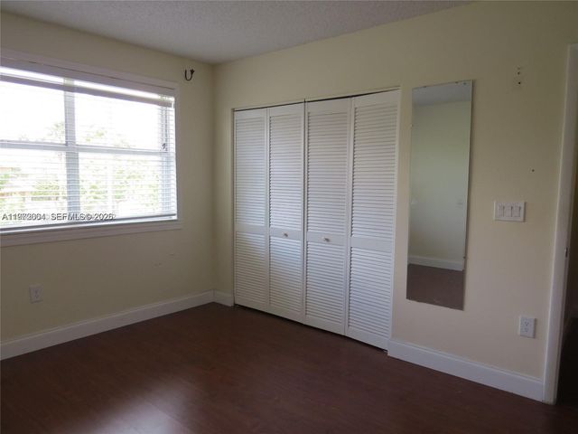 216 Lakeside Cir, Sunrise, FL 33326