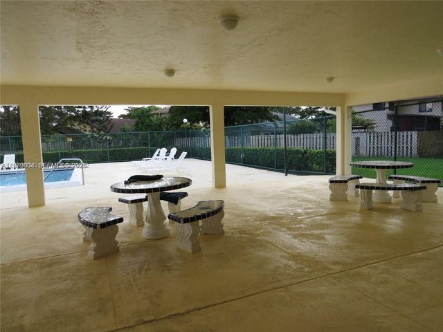 216 Lakeside Cir, Sunrise, FL 33326