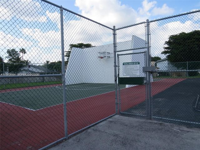 216 Lakeside Cir, Sunrise, FL 33326