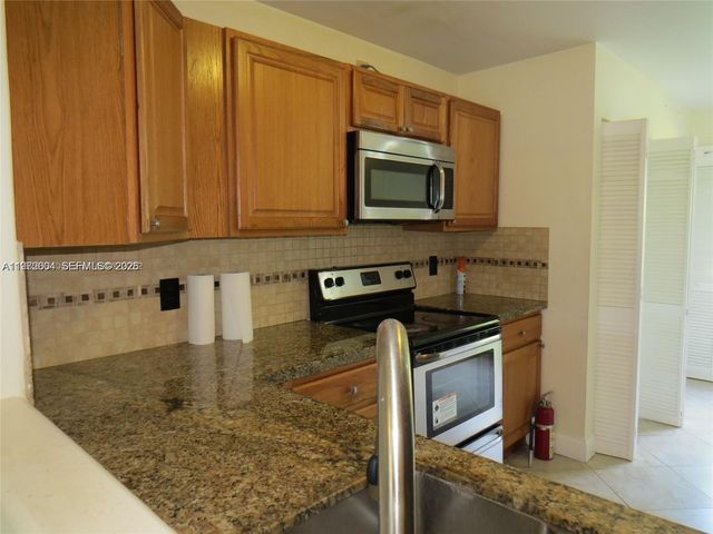 216 Lakeside Cir, Sunrise, FL 33326