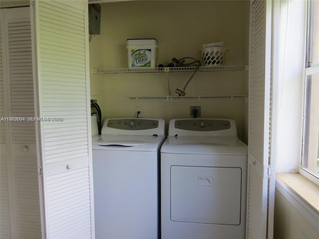 216 Lakeside Cir, Sunrise, FL 33326