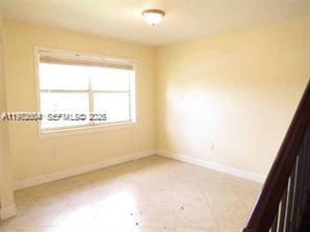 216 Lakeside Cir, Sunrise, FL 33326