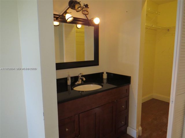 216 Lakeside Cir, Sunrise, FL 33326