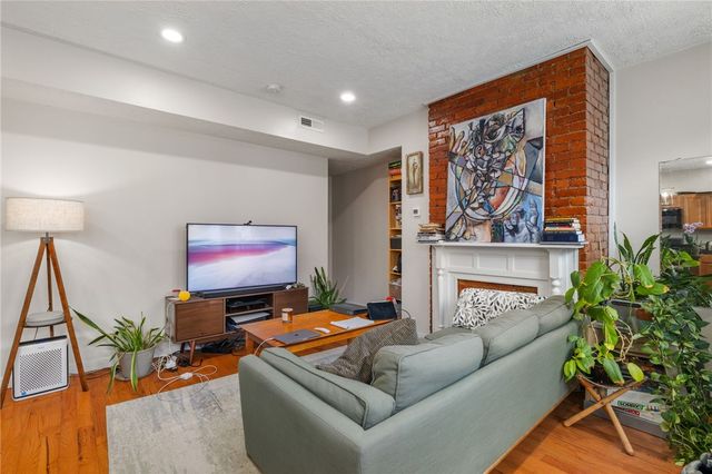 5239 Wickliff St, Lawrenceville, PA 15201
