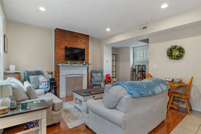 5239 Wickliff St, Lawrenceville, PA 15201