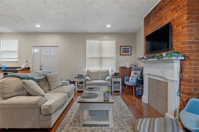 5239 Wickliff St, Lawrenceville, PA 15201