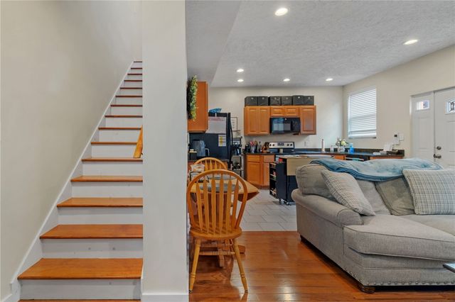 5239 Wickliff St, Lawrenceville, PA 15201
