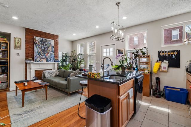 5239 Wickliff St, Lawrenceville, PA 15201