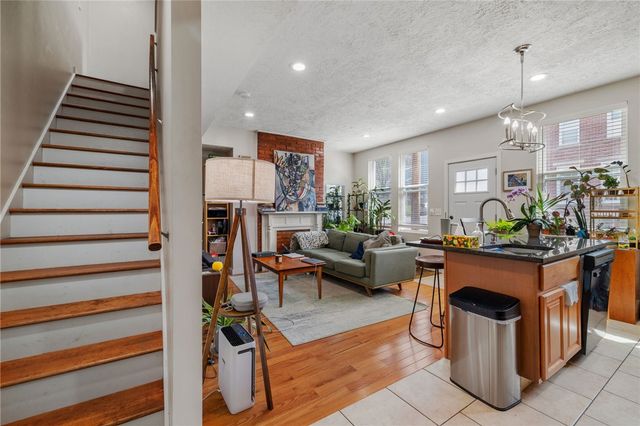 5239 Wickliff St, Lawrenceville, PA 15201