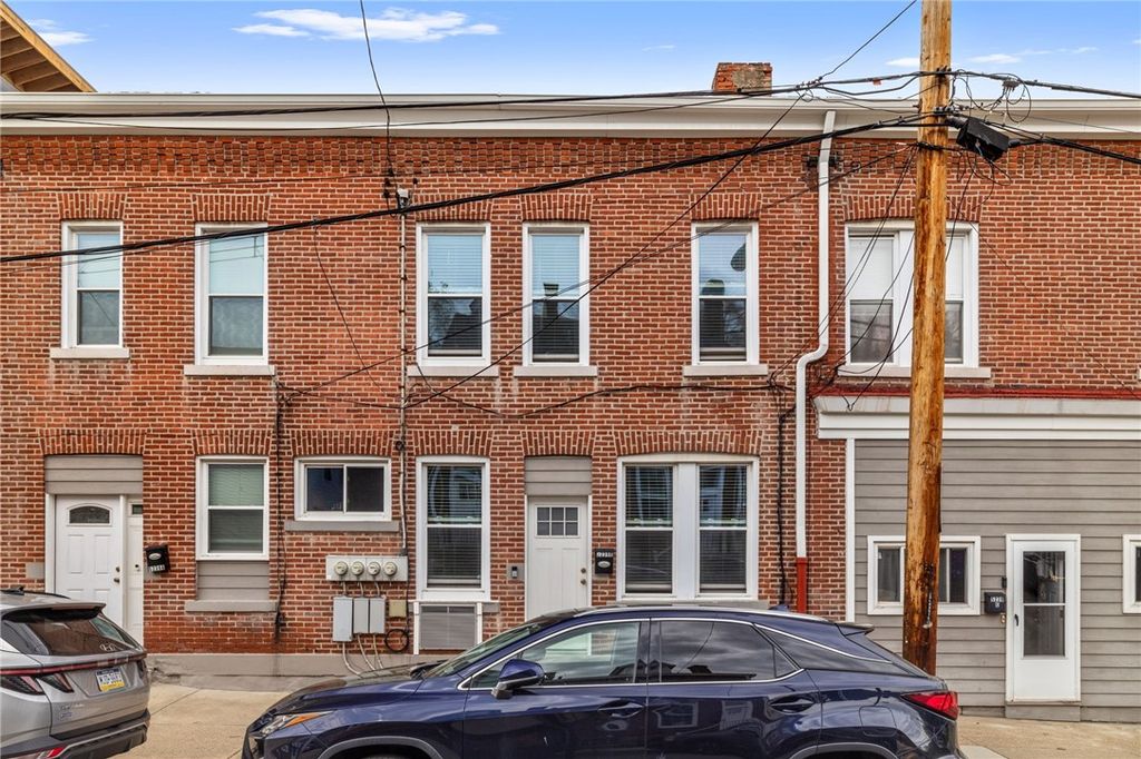 5239 Wickliff St, Lawrenceville, PA 15201