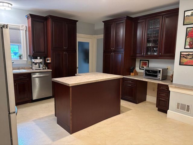 393 Main Street, Nashua, NH 03060