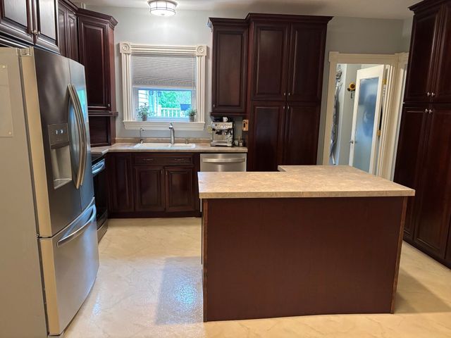 393 Main Street, Nashua, NH 03060