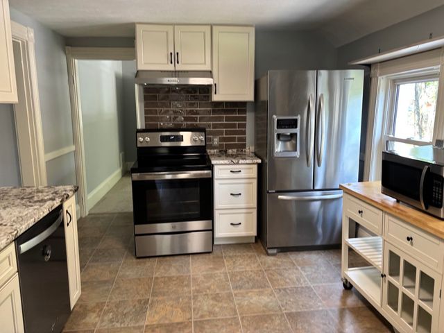 393 Main Street, Nashua, NH 03060