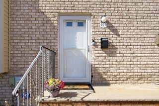 921 Robin Rd, Hillsborough Twp., NJ 08844