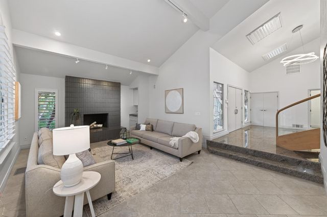 2788 W Bluff Avenue, Fresno, CA 93711