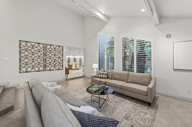 2788 W Bluff Avenue, Fresno, CA 93711