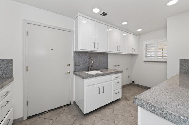 2788 W Bluff Avenue, Fresno, CA 93711