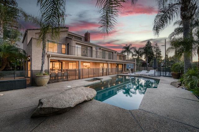 2788 W Bluff Avenue, Fresno, CA 93711