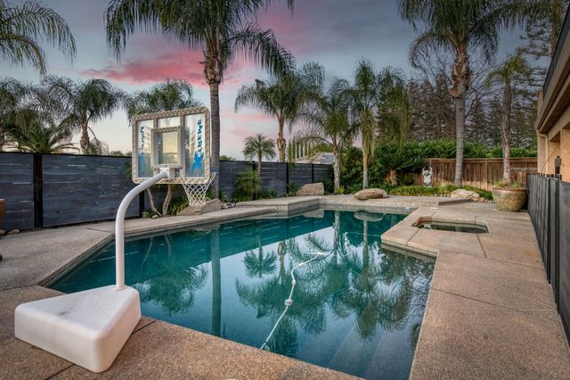 2788 W Bluff Avenue, Fresno, CA 93711