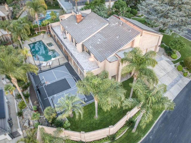 2788 W Bluff Avenue, Fresno, CA 93711