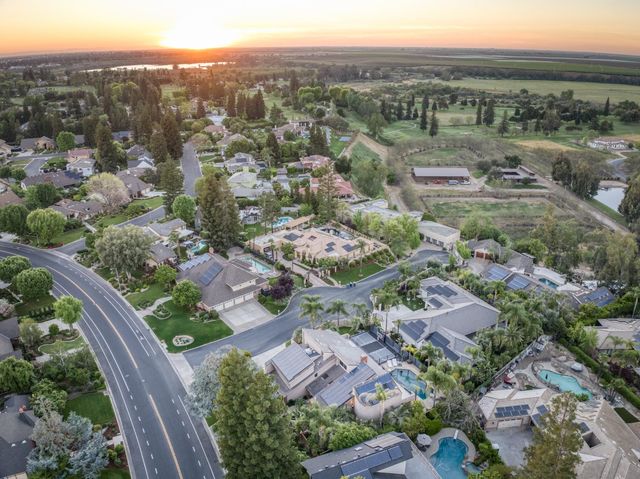 2788 W Bluff Avenue, Fresno, CA 93711