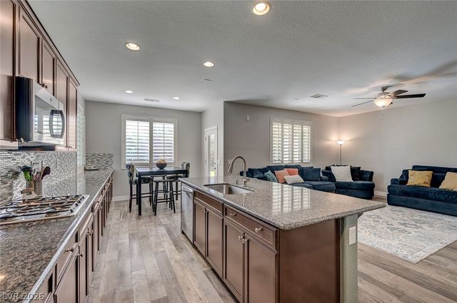 10447 Bush Mountain Avenue, Las Vegas, NV 89166