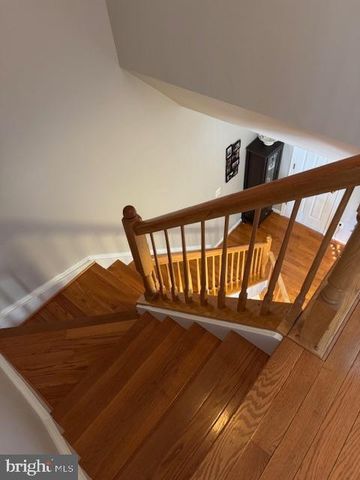 6357 REGAL OAK DR, Springfield, VA 22152