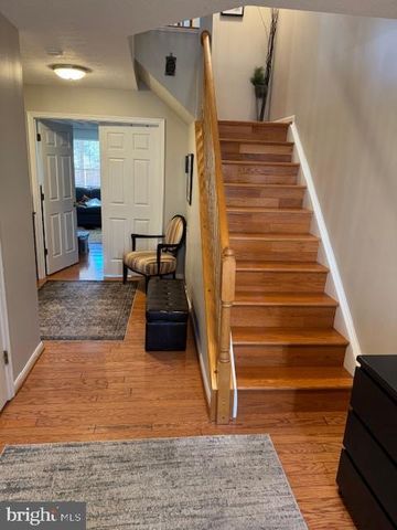 6357 REGAL OAK DR, Springfield, VA 22152