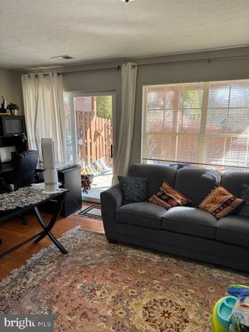 6357 REGAL OAK DR, Springfield, VA 22152