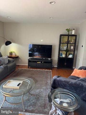 6357 REGAL OAK DR, Springfield, VA 22152